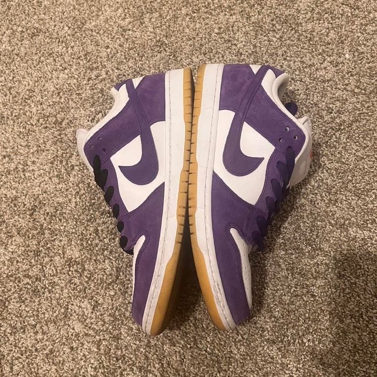 Nike Dunk sb’s purple seude
rarely worn no creases
no original box or backup laces unfortunately
send offers 5