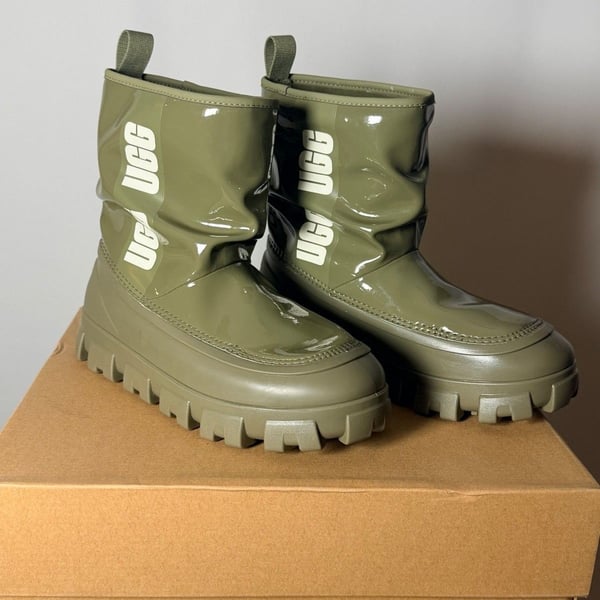 UGG Women’s Winter Boots Size 7 Olive Green Patent Leather
