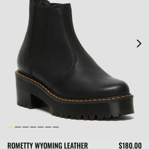 BARELY Worn Doc Marten Chelsea Boot 40% off