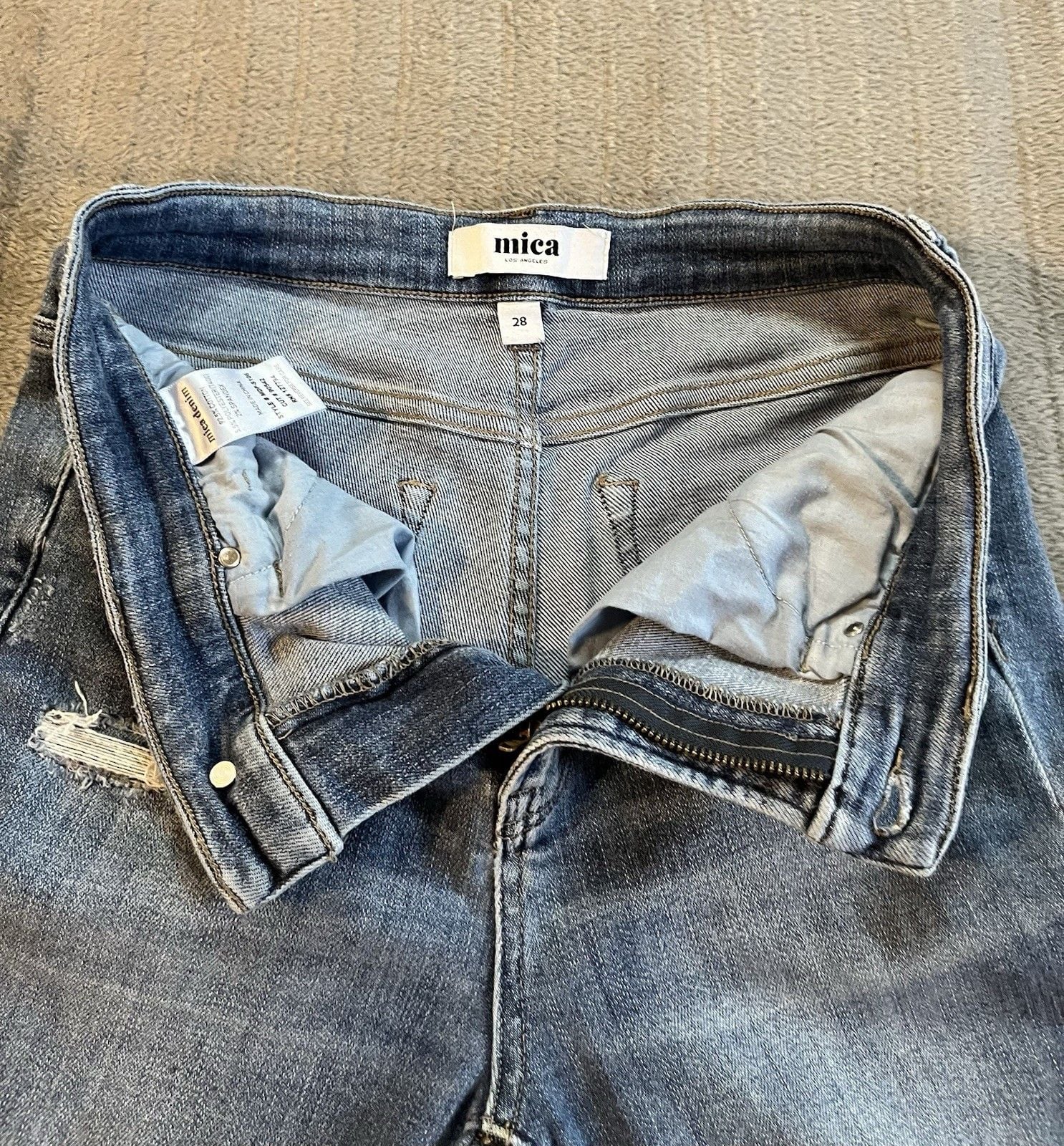 Women’s Mica Denim Light Blue Ripped Distressed High Rise Stylish Size 28 4