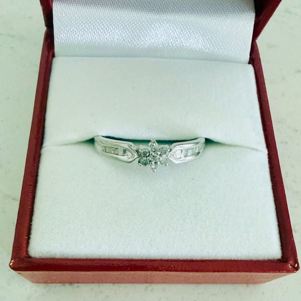 10K White Gold .24ct Diamond Cluster Baguette Ring Size 6.75 Genuine