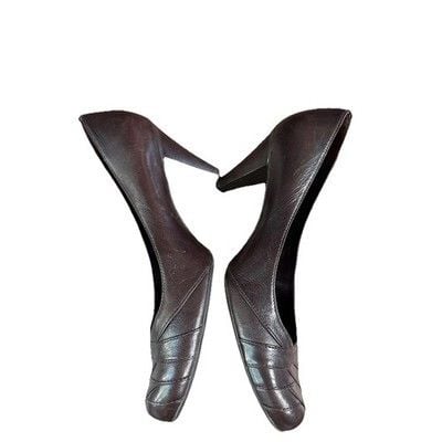Gianni Bini Chocolate Brown Leather Pumps Womens Sz 8 Heels Shoes Closed Toe 6