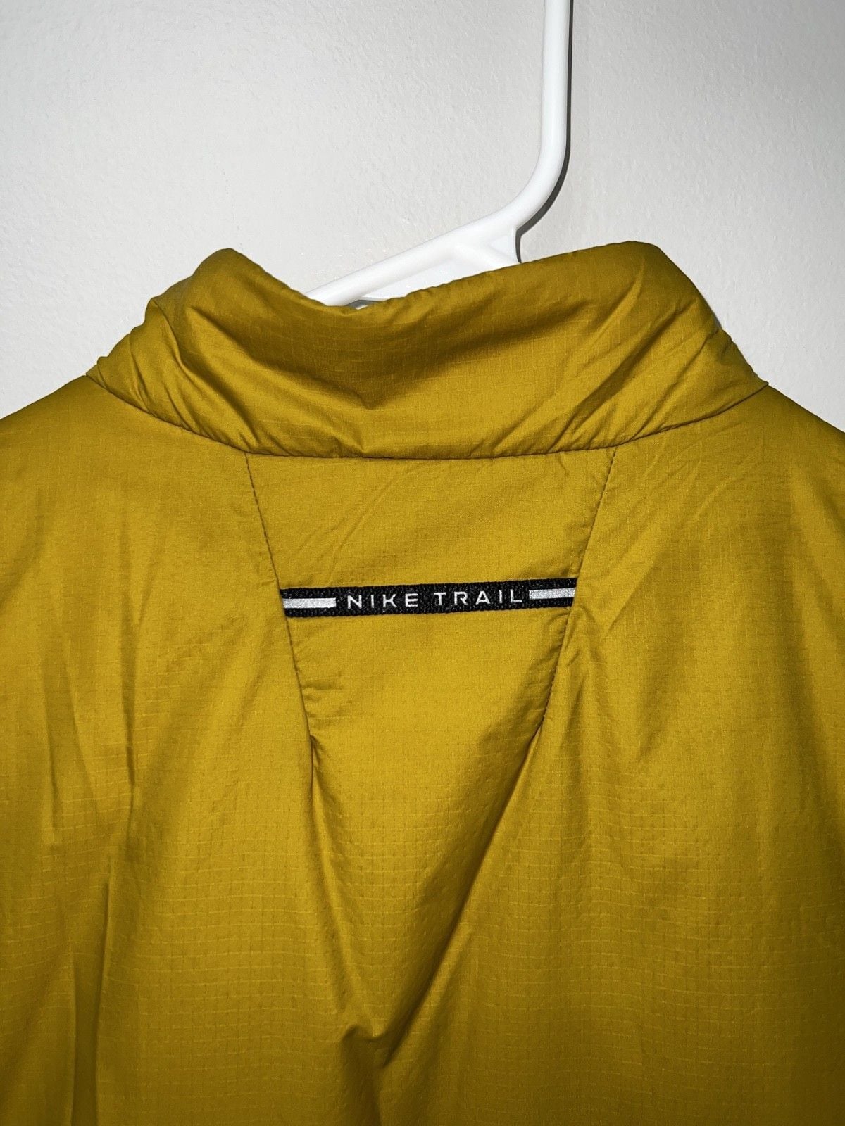 Nike Trail PrimaLoft Men's Therma-FIT Running Vest M Gold FZ0001-716 Excellent 9