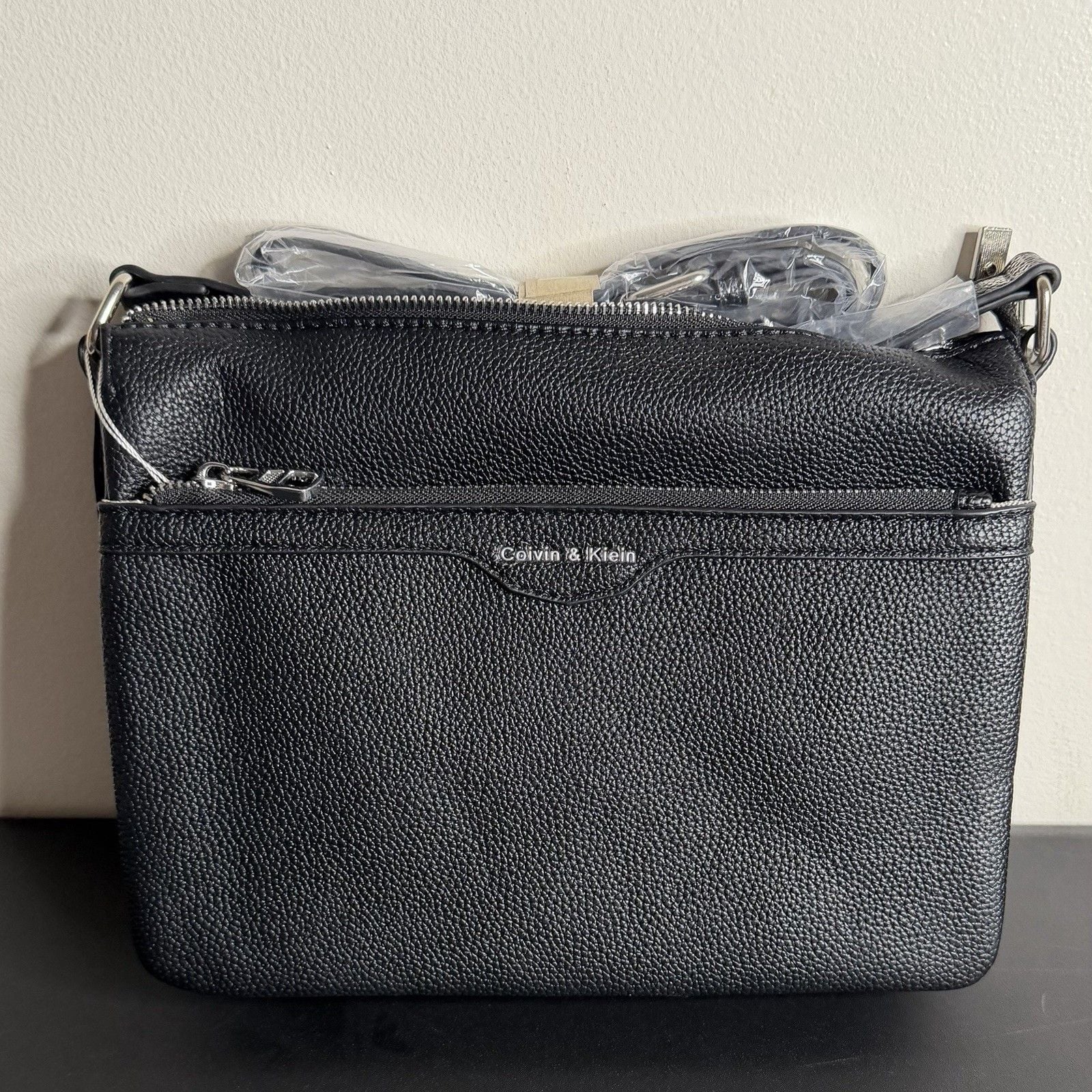 Calvin & Klein Black Pebbled Faux Leather Zip Crossbody Bag Detachable Strap 3