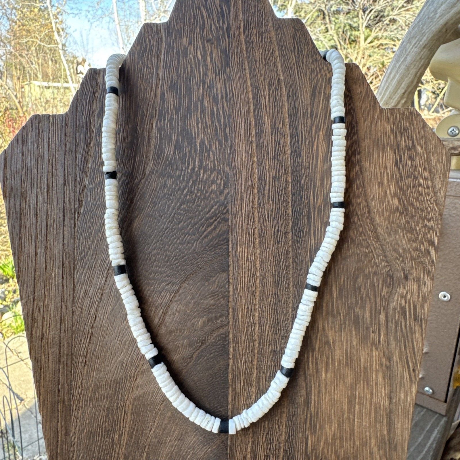 Vtg 70's Puka Shell Beach Vibe Surfer 17" Necklace Boho Barrel Clasp Black & Wht 4
