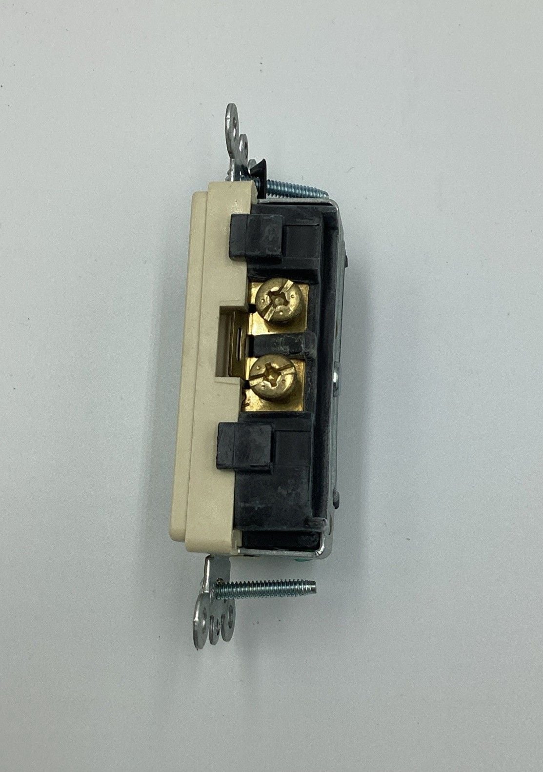 Leviton Ivory 5-20R Decora Duplex Receptacle 16342-I CASE OF 10 - NEW IN BOX 10