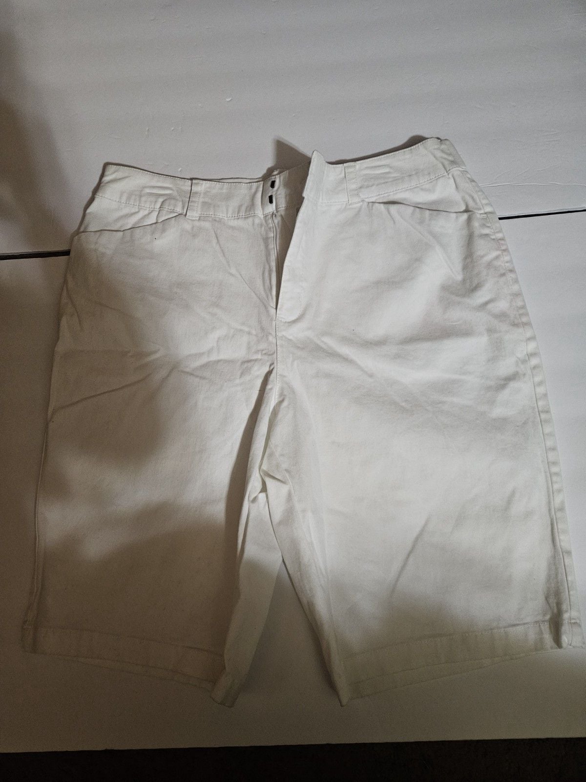 Croft & Barrow Womens White chino Shorts Size 12 Classic Fit 2