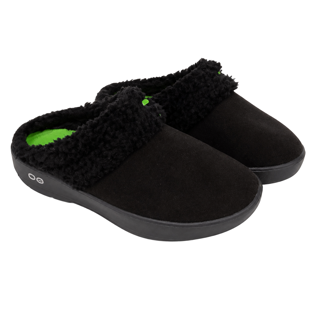 OOFOS OOmg EeZee Low Black Sherpa Lined Recovery Clog Shoes 1