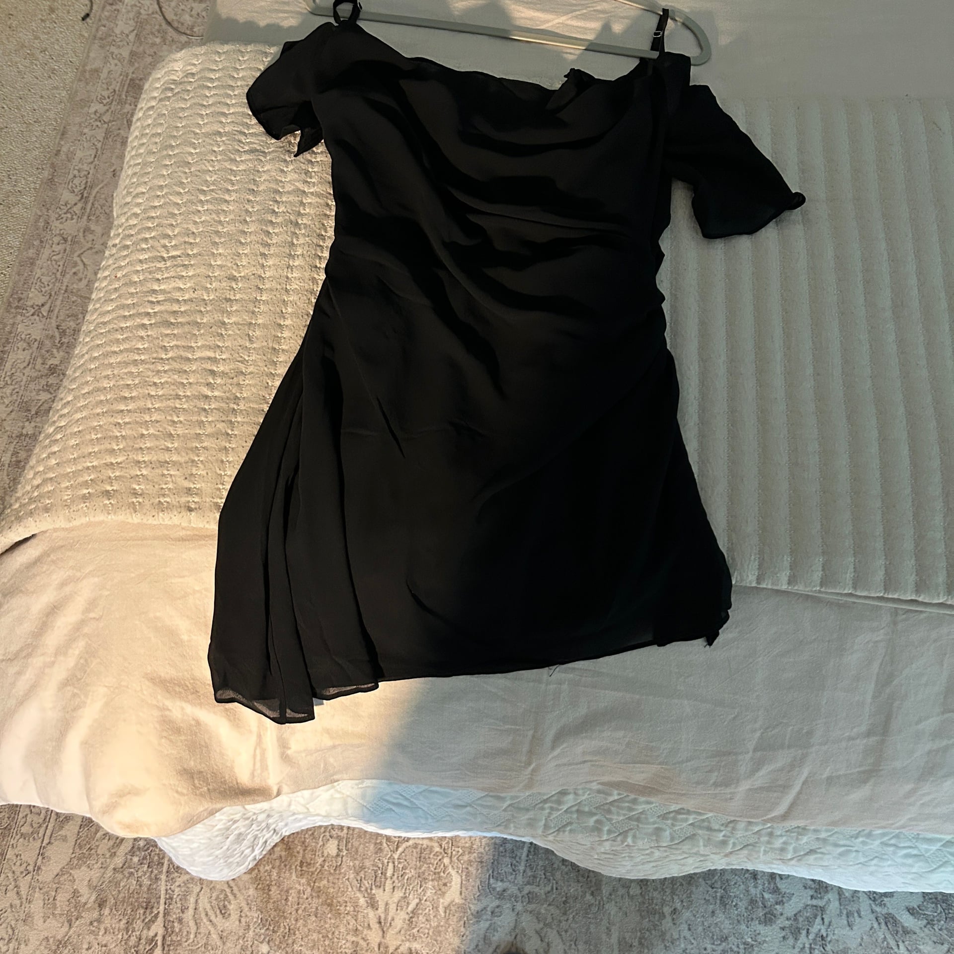Oh polly dress, worn for a few hours. Perfect condition 4