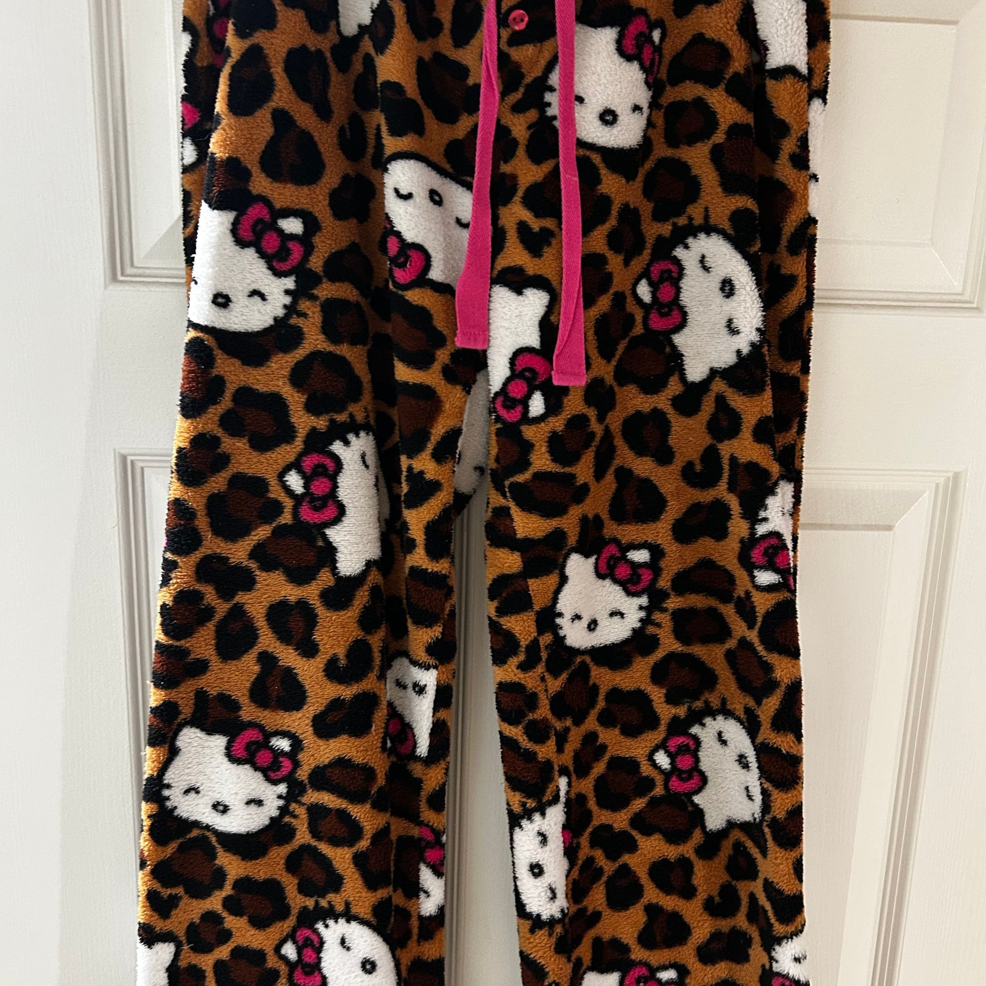 Hello Kitty woman’s size M pajama plush pants 1