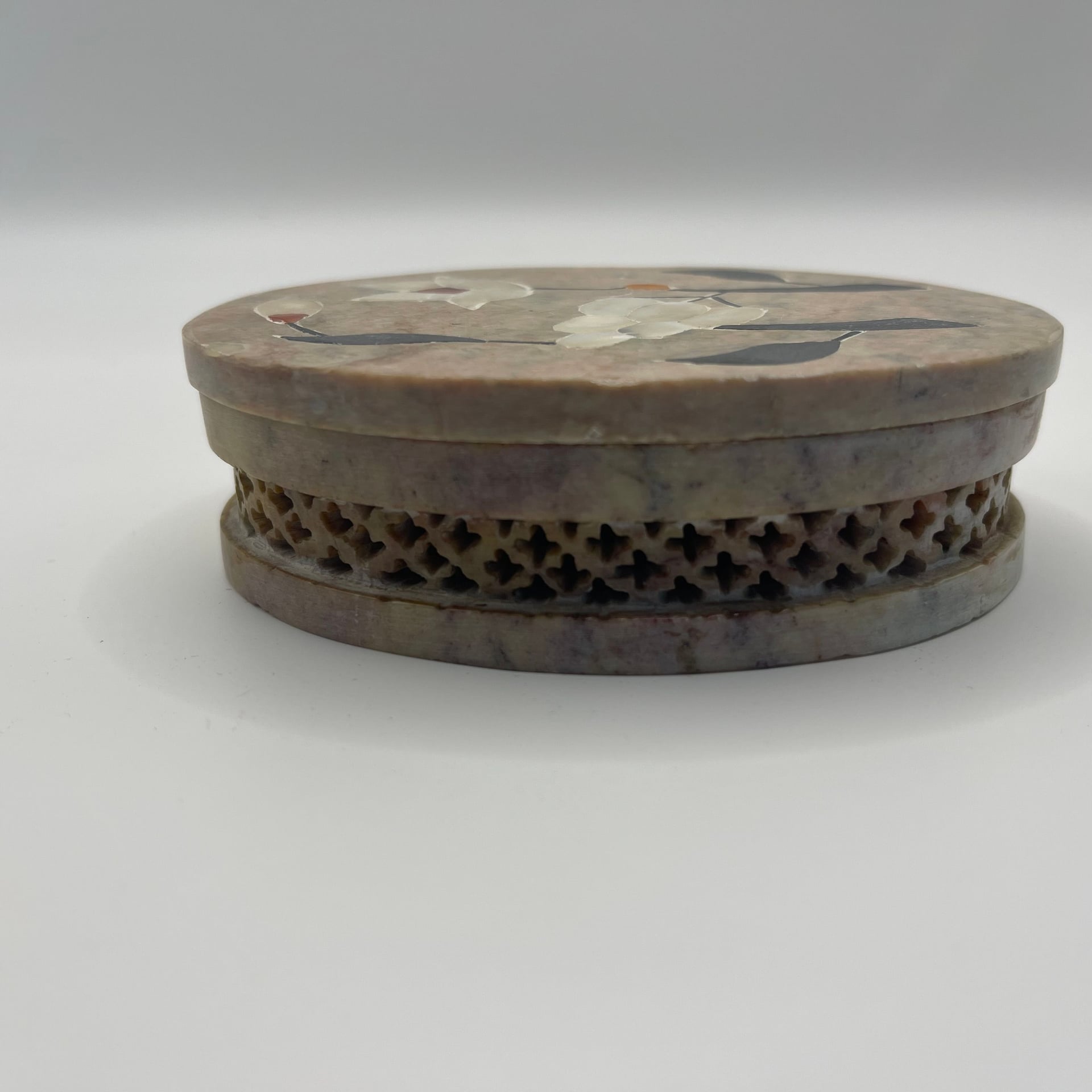 Vintage Hand Carved Soapstone Trinket Jewelry Box Inlay Design from India 3