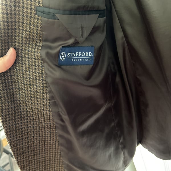 STAFFORD Essentials Sport Coat Brown Black Blue Check 100% Wool 2 Button Size 44