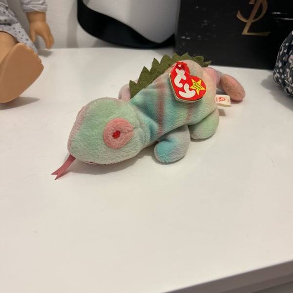 RARE Beanie Babies TY Iguana Iggy COLOR ERROR Rainbow Red Eyes PVC Pellets 1997