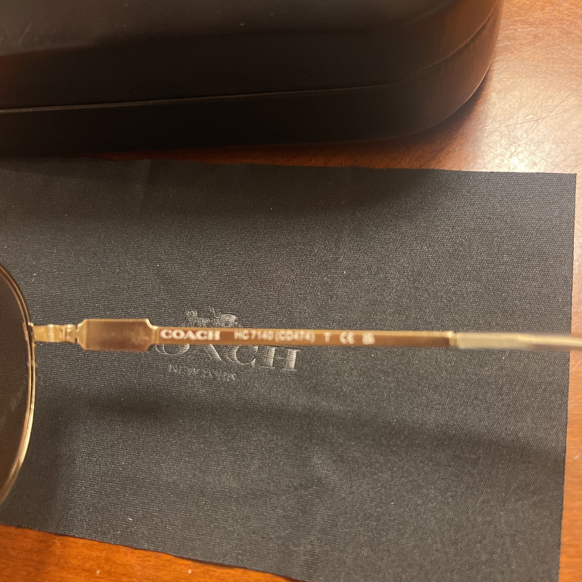 Coach HC7140 Gold Aviator Sunglasses with Gradient Lenses 4