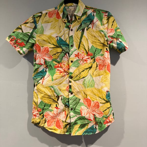 American Eagle Outfitters Seriously Soft Hawaiian Shirt – Parrot & Floral Print