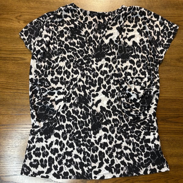 Chaus Black White Leopard Print Ruched Short Sleeve Top