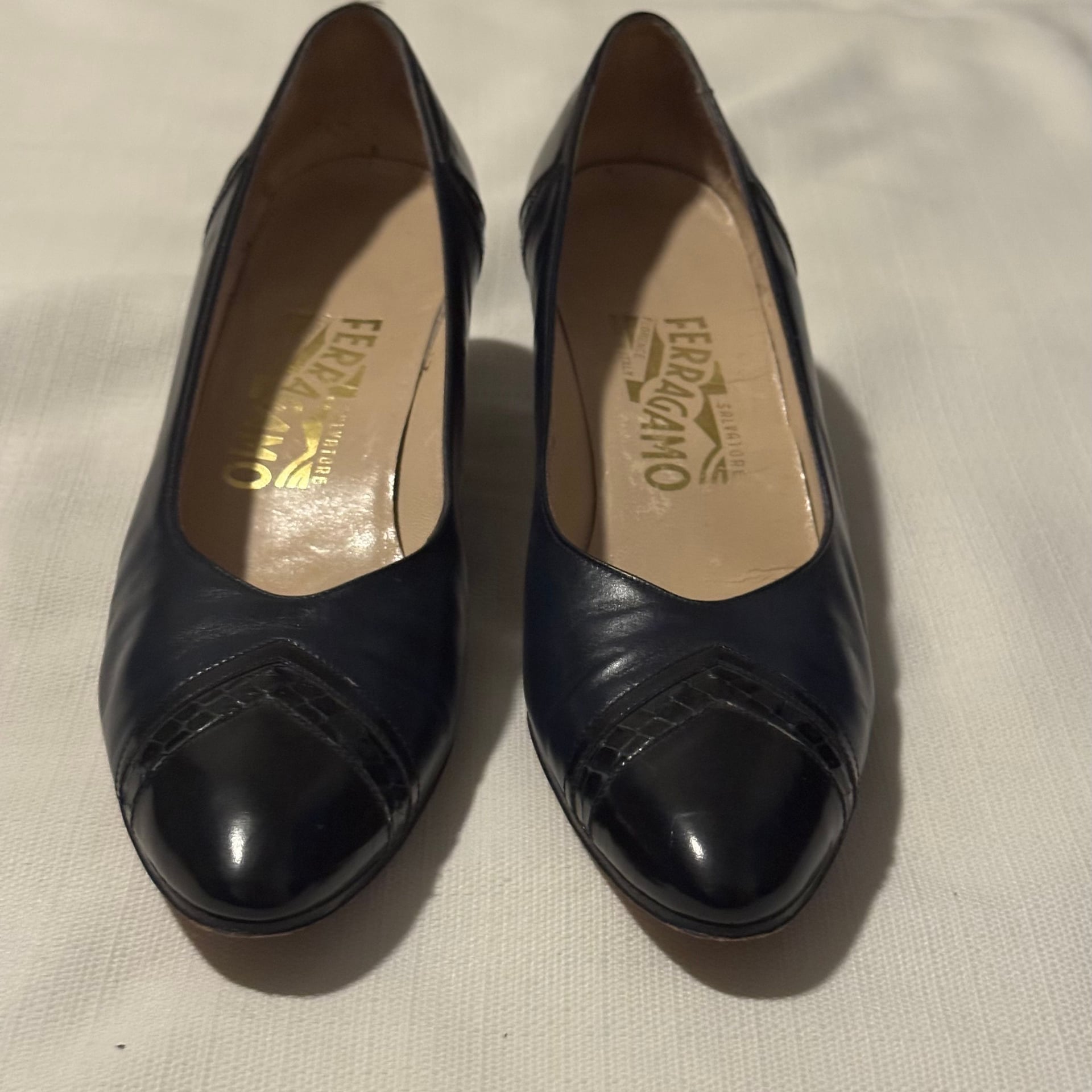 Vintage Salvatore Ferragamo Navy Blue Leather Cap Toe Pumps Women's Sz 8 AAA 3