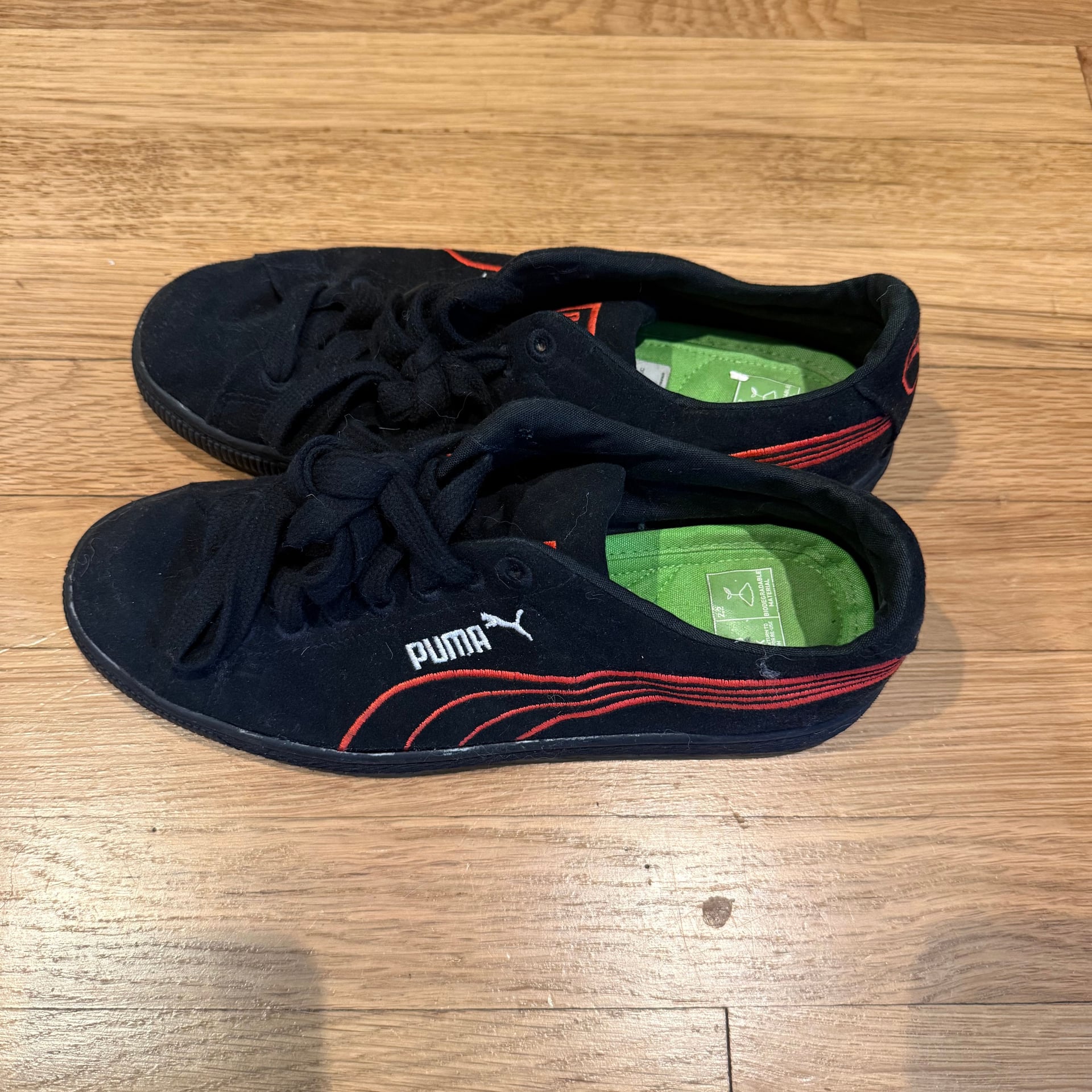 Puma Suede Women’s Sneakers Size 7.5 Black/Red Casual Shoes 2