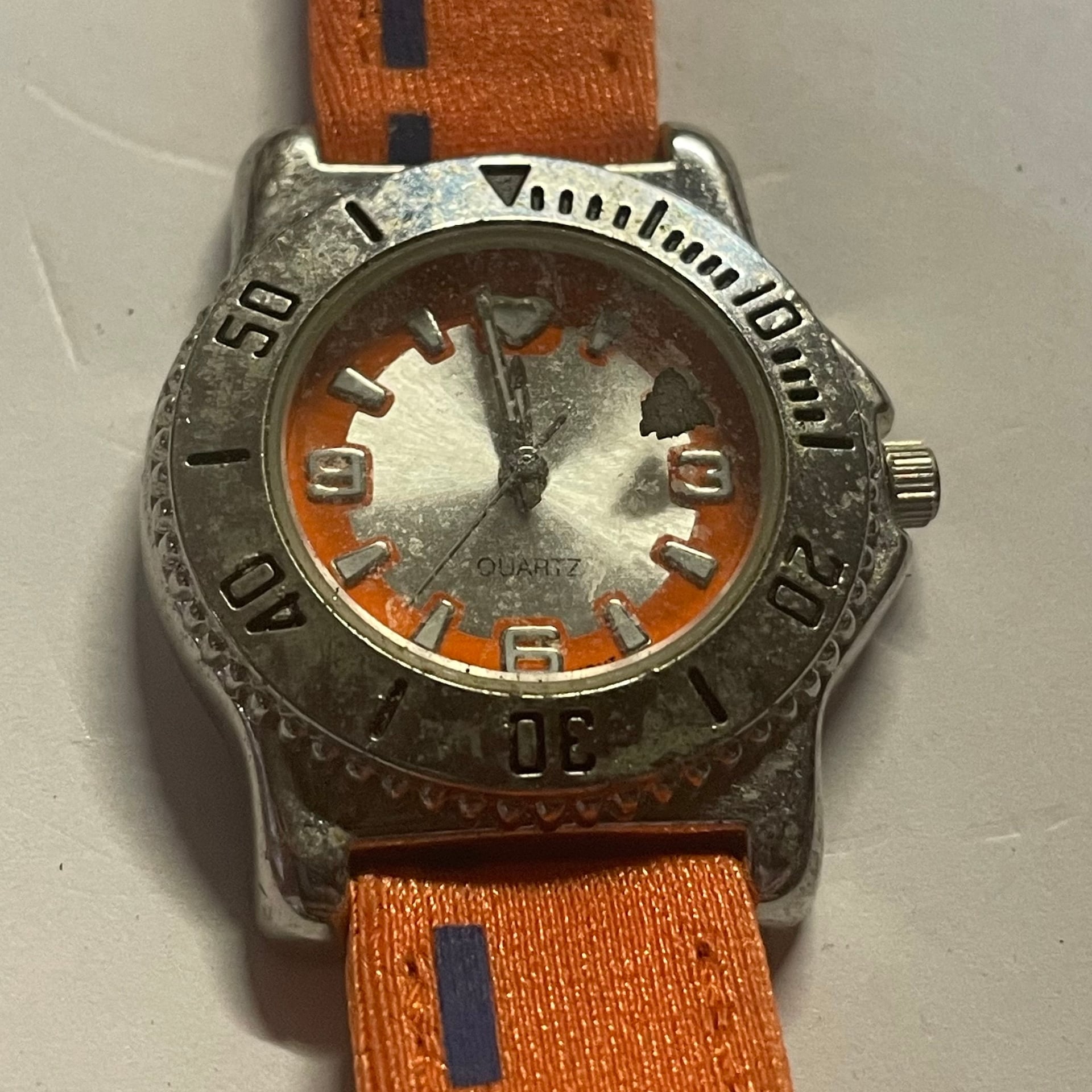 VTG Orange Watch with Navy stripe on band women/girls 3