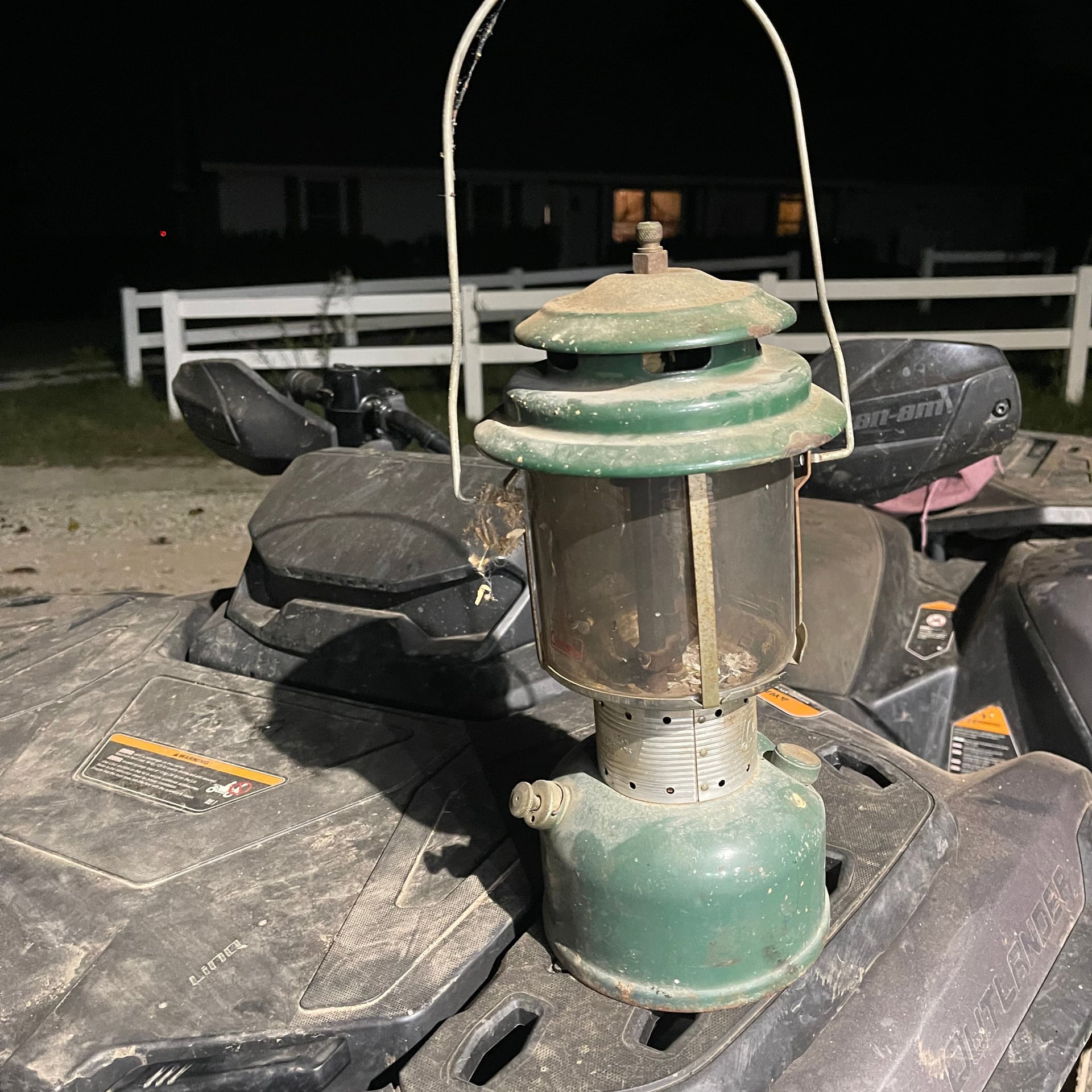 Vintage Coleman Model 220F Double Mantle Lantern 3
