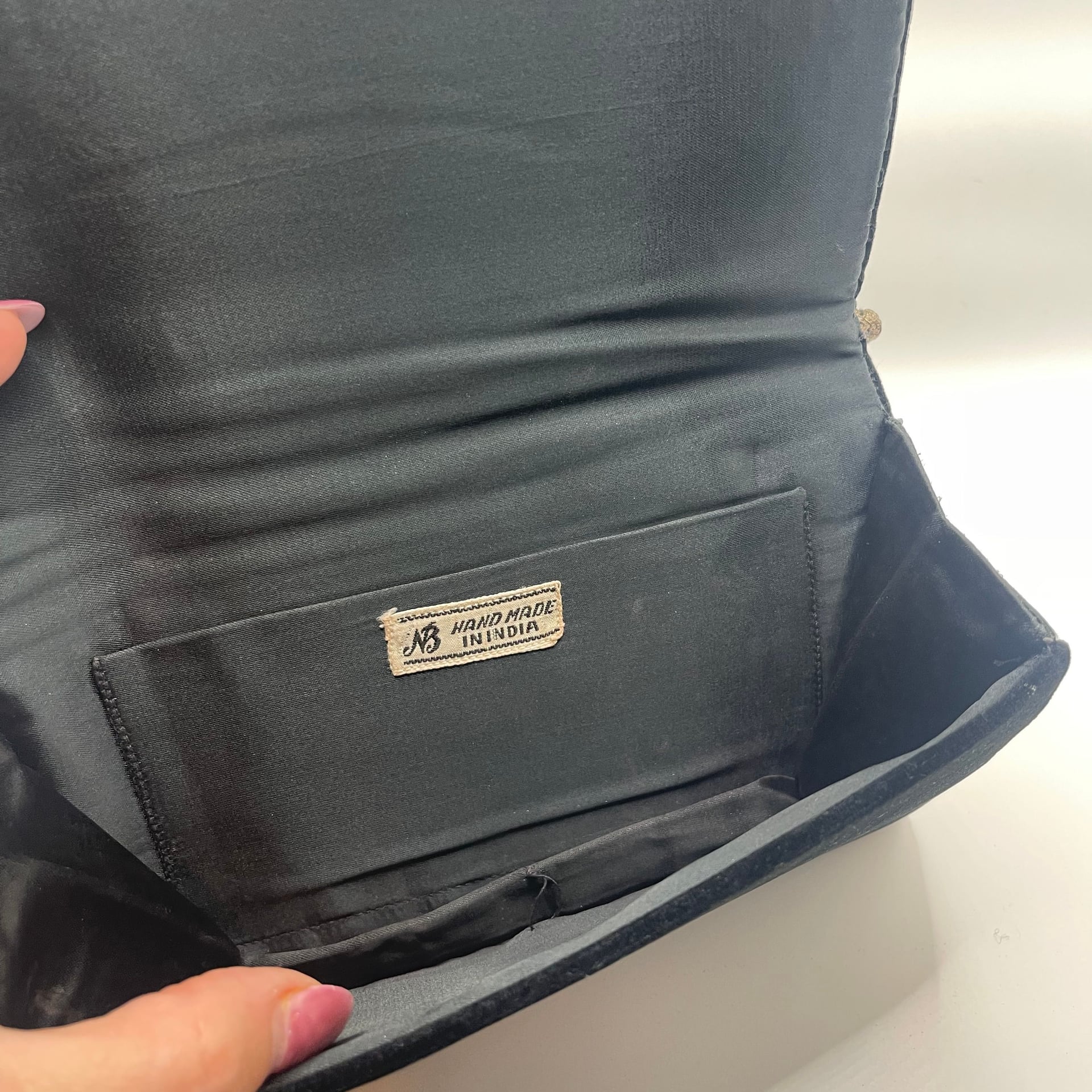 Vintage 1950s Black Velvet Zardozi Gold Embroidered Clutch Bag 5