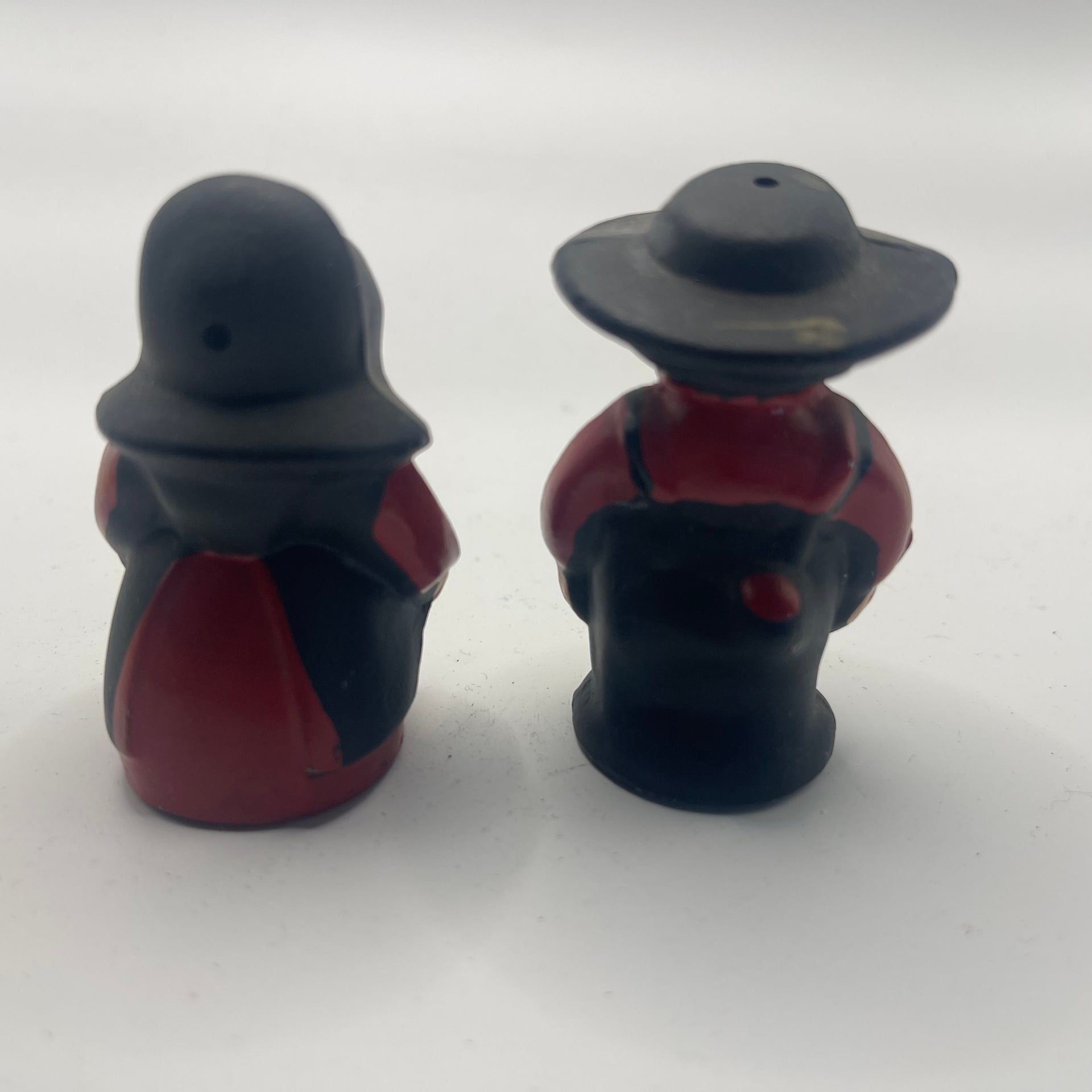 Vintage Cast Iron Amish Couple Salt & Pepper Shakers 3