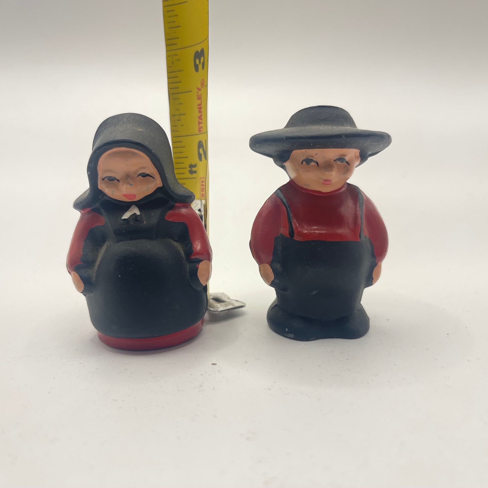 Vintage Cast Iron Amish Couple Salt & Pepper Shakers 5