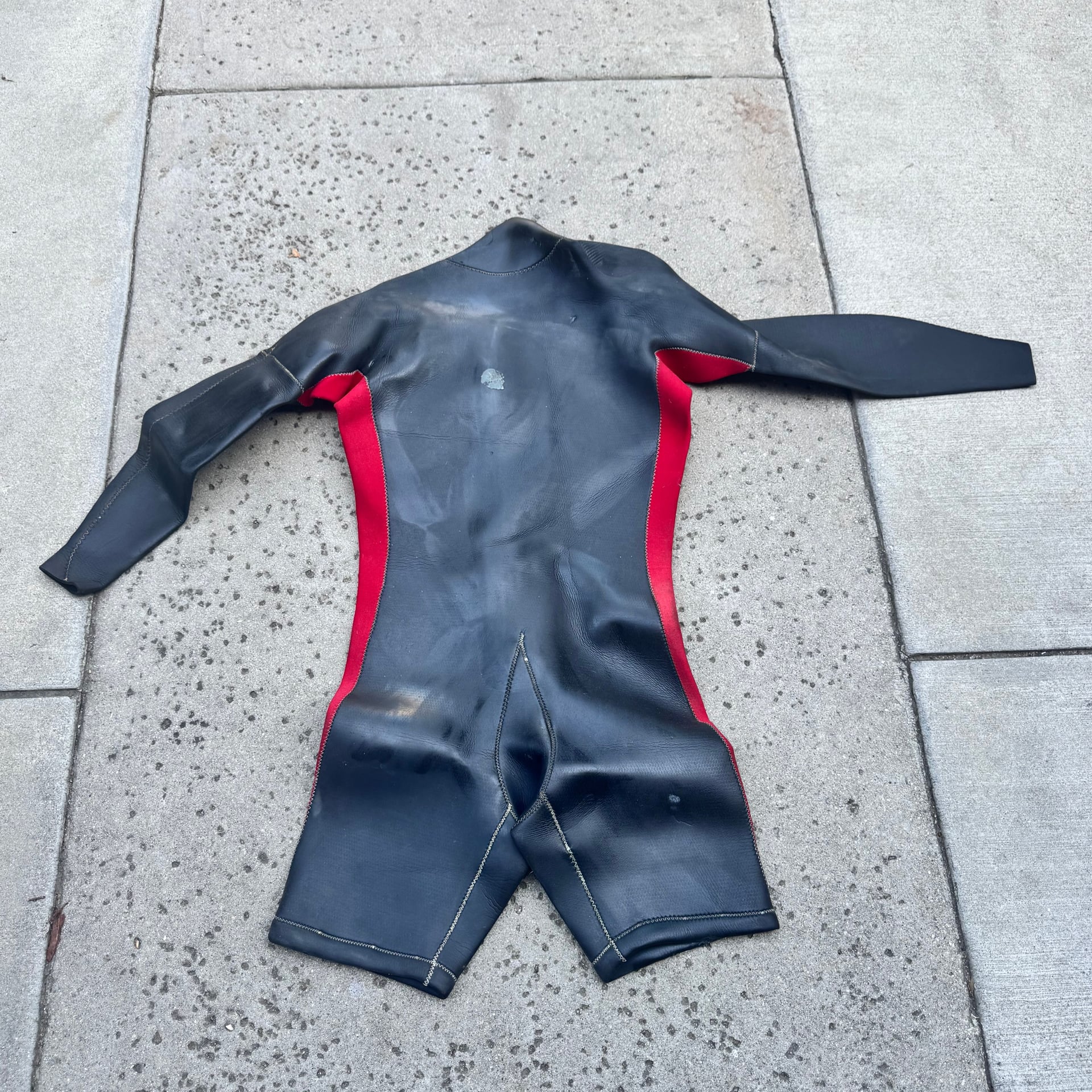 O'Neill Black and Red Wetsuit with Front Zip - Shorty Style 3