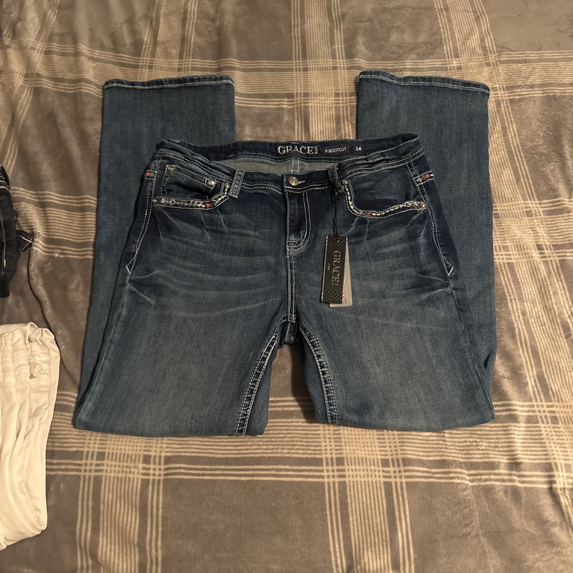 Grace in LA Women's Feather Insert Embellished Pockets Bootcut Stretch Jeans 3