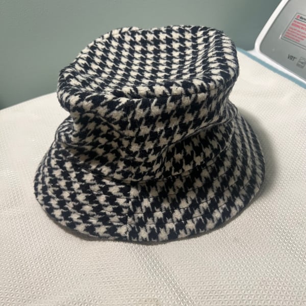 Hollister Black & White Houndstooth Bucket Hat Adult One Size Fits Most
