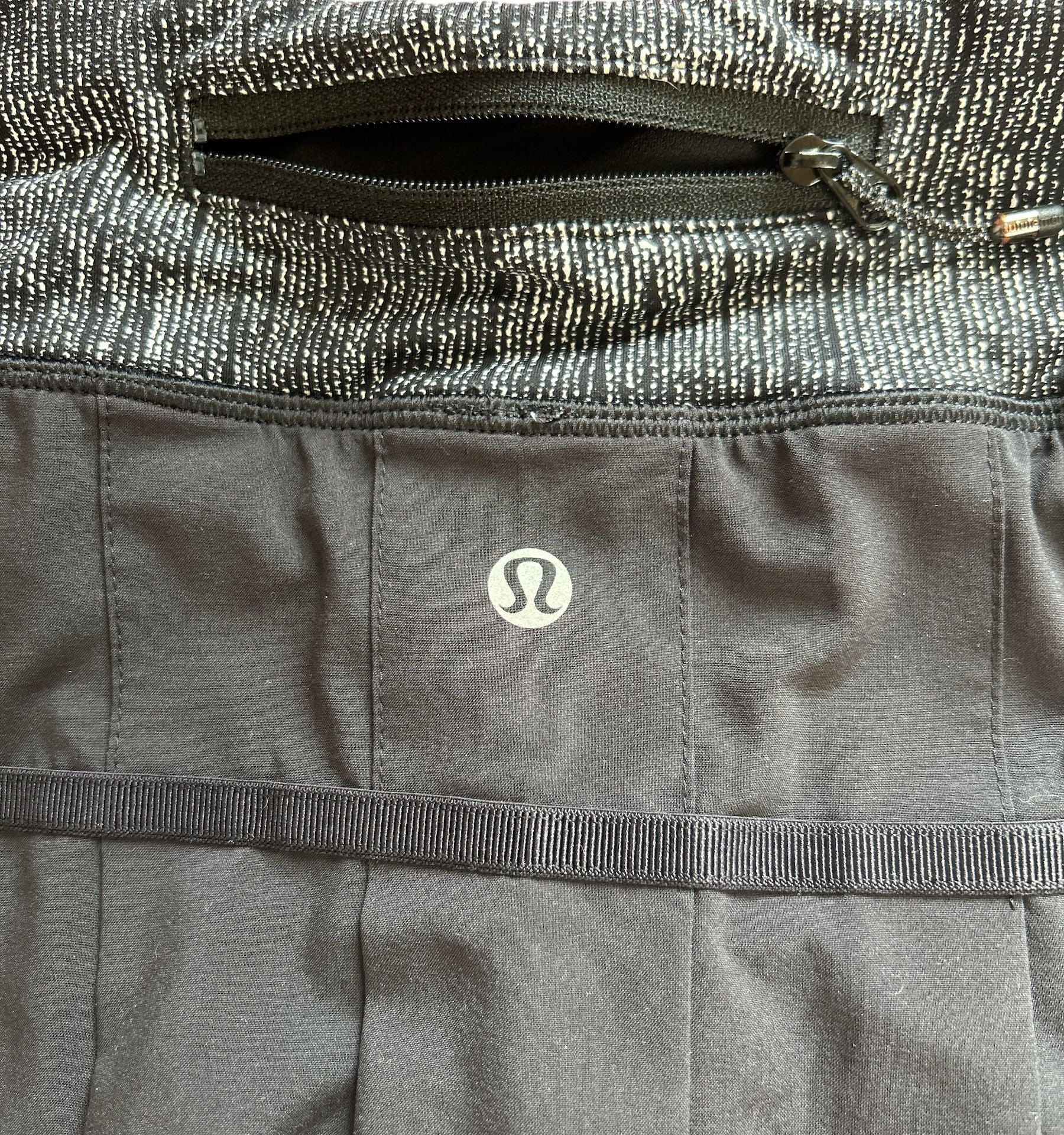 LuluLemon Black Pleated Athletica Skirt Skort size 6 7
