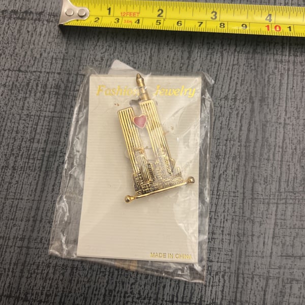 Vintage World Trade Center Twin Towers NYC Brooch Pin Pendant Gold Tone