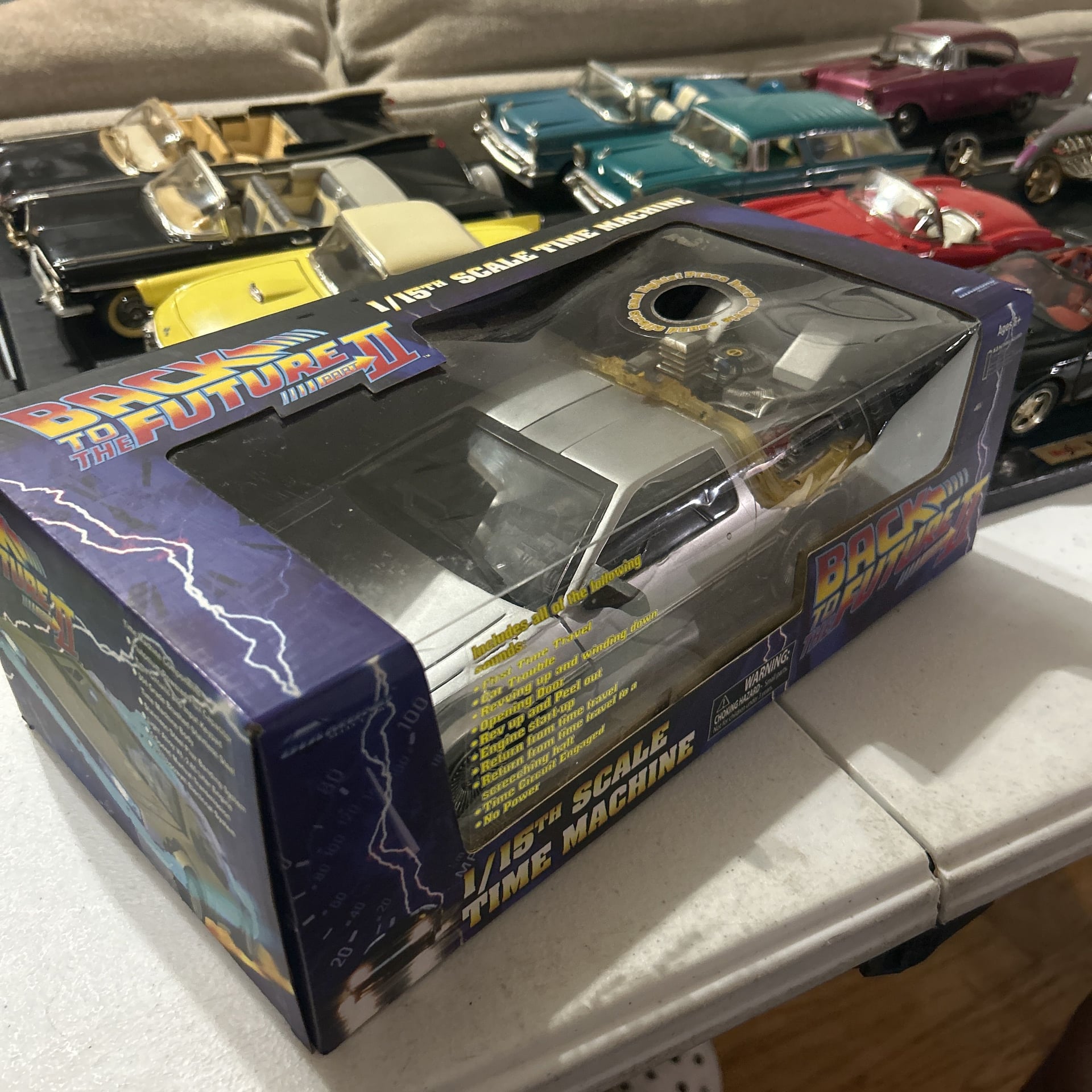 Diamond Select Back to the Future III Delorean 1/15th Sound & Light 2