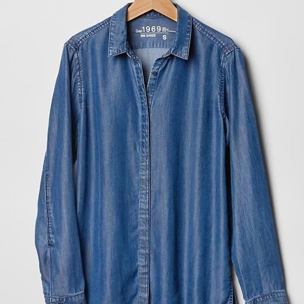 GAP 1969 Relaxed Tencel Long Sleeve Denim Button Up Shirt