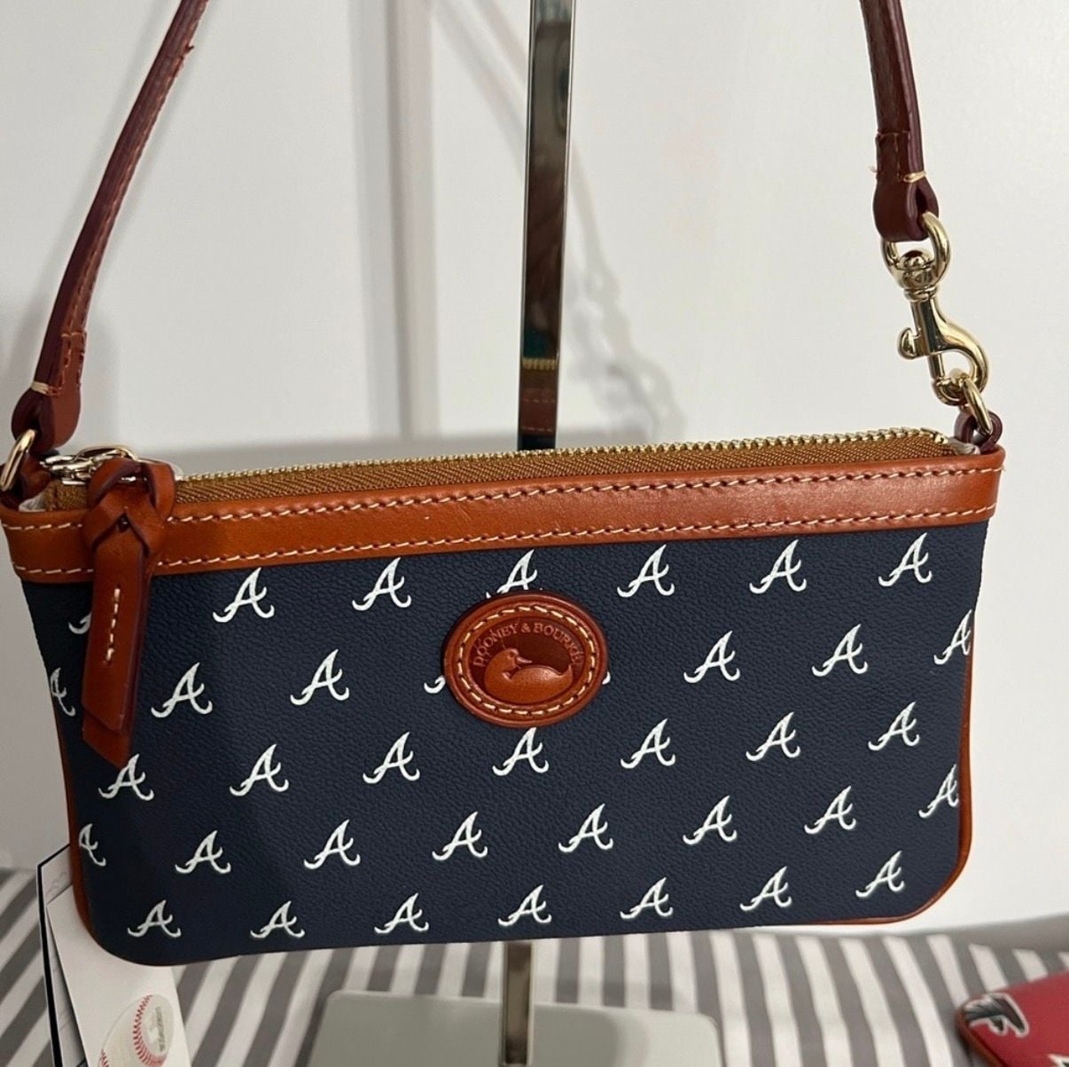 Dooney & Bourke MLB Atlanta Braves Wristlet 2