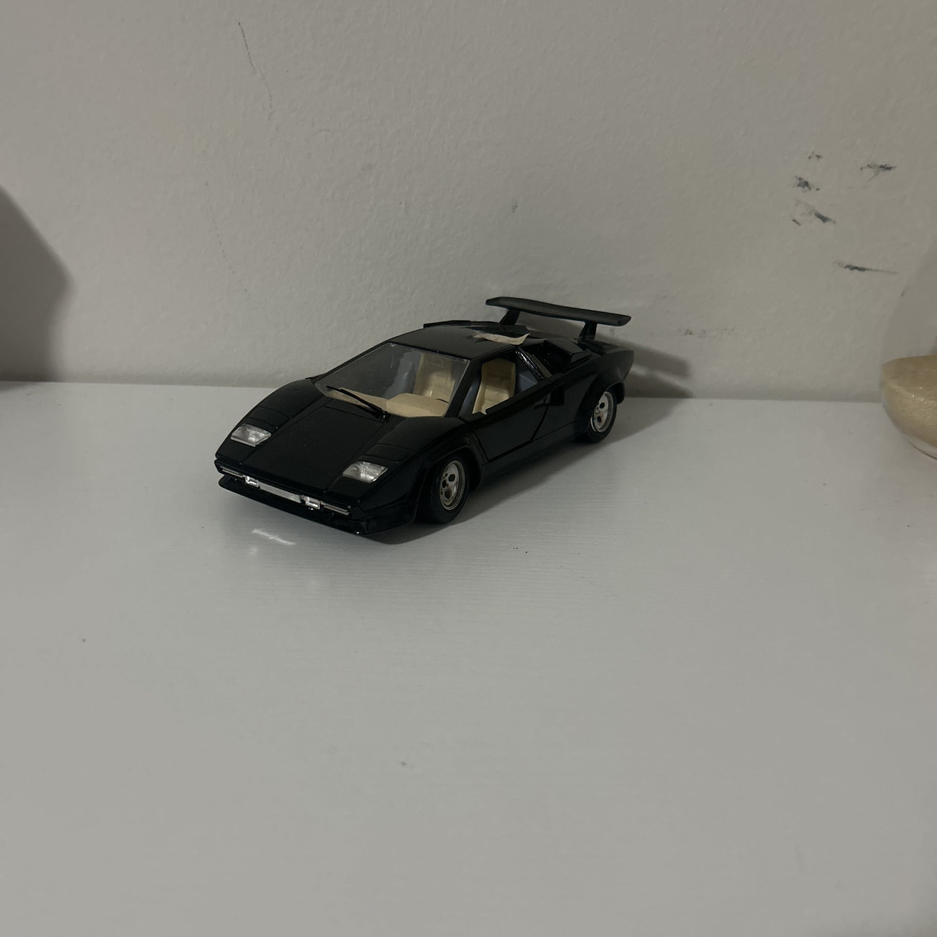Schuco 1988 Lamborghini Countach LP5000S Black 1:18 RESIN, 1