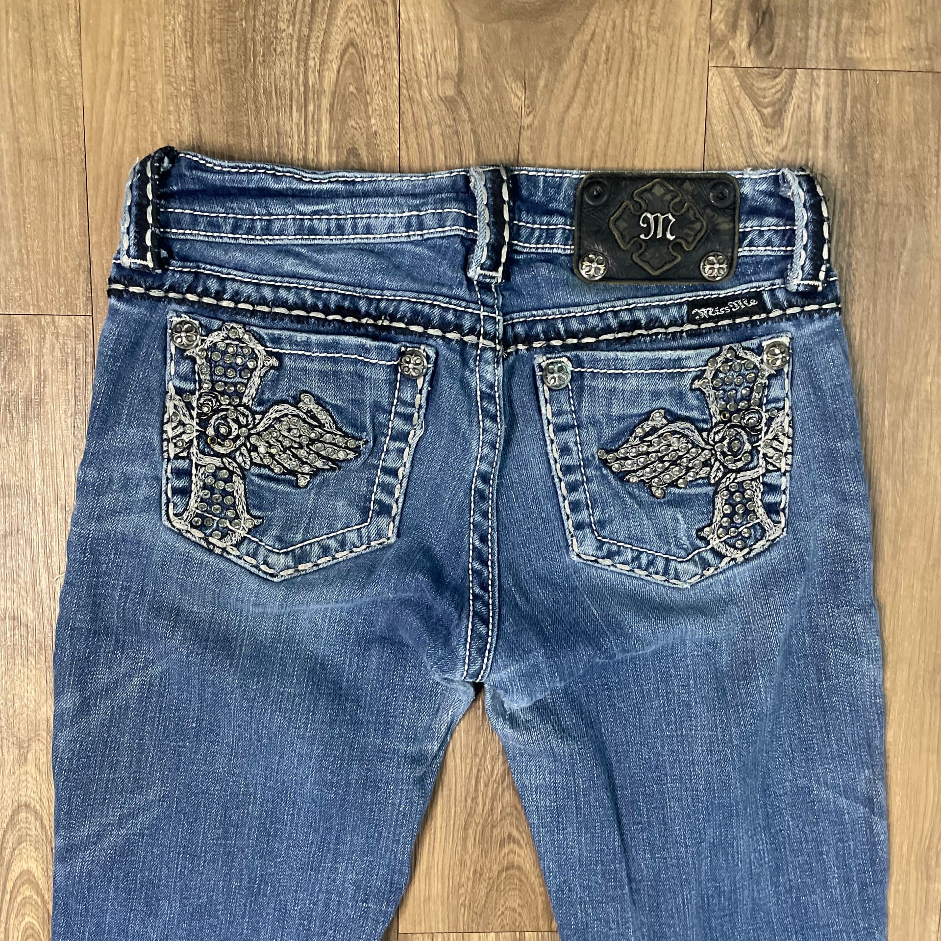 Miss Me Jeans Women's Size 26 boot cut Denim Rhinestone cross embelished Pockets 1