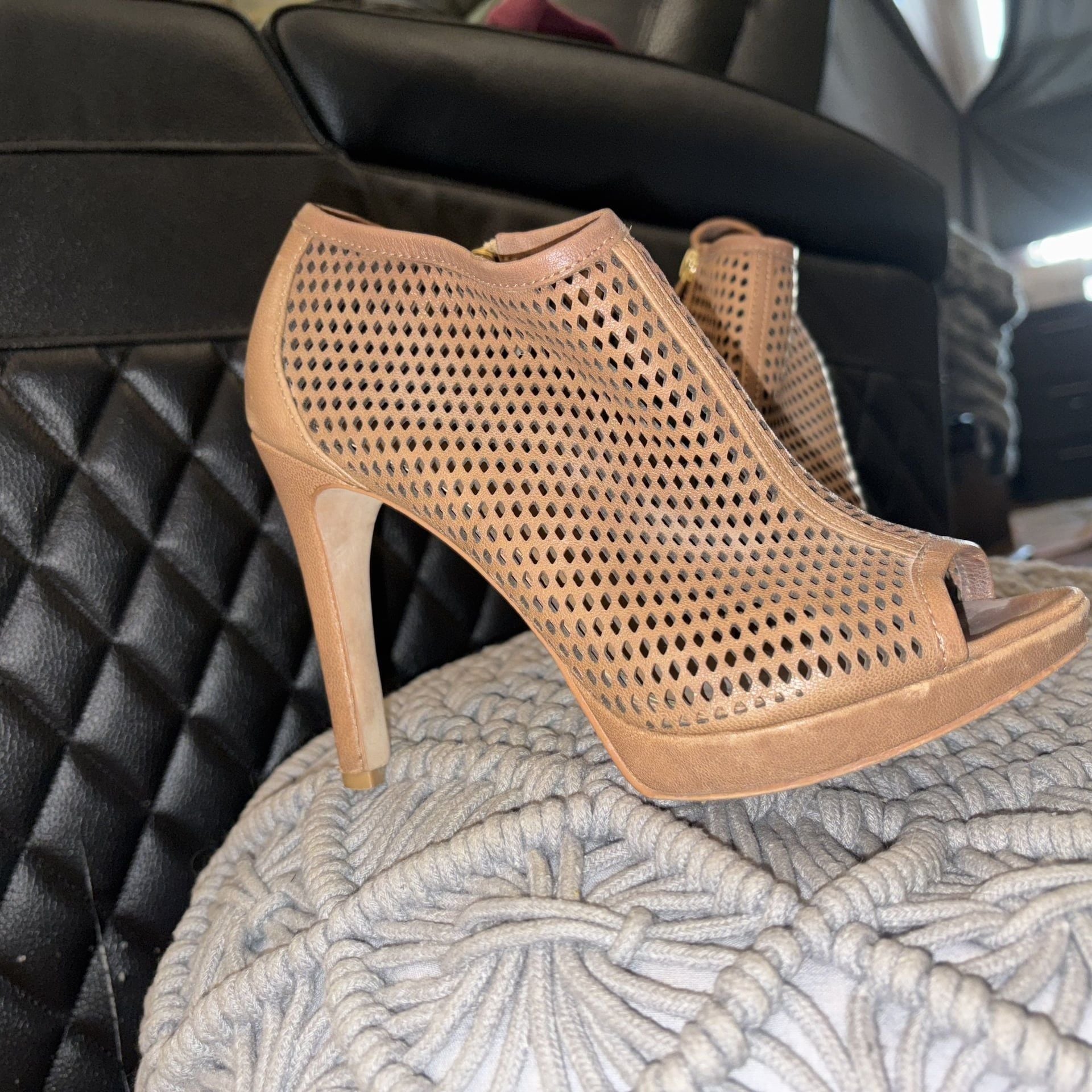 Vince Camuto sz6.5 Perforated Peep Toe Booties 4
