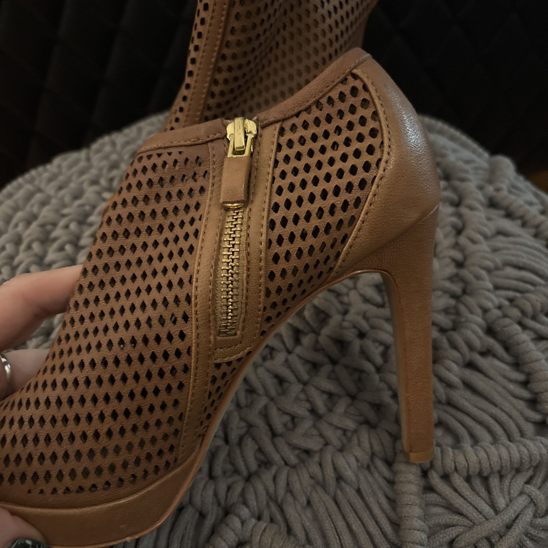 Vince Camuto sz6.5 Perforated Peep Toe Booties 6