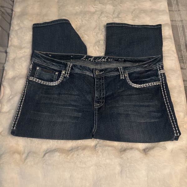 Grace in LA Women's Azetc Modify 3D Mid-Rise Capri Jeans