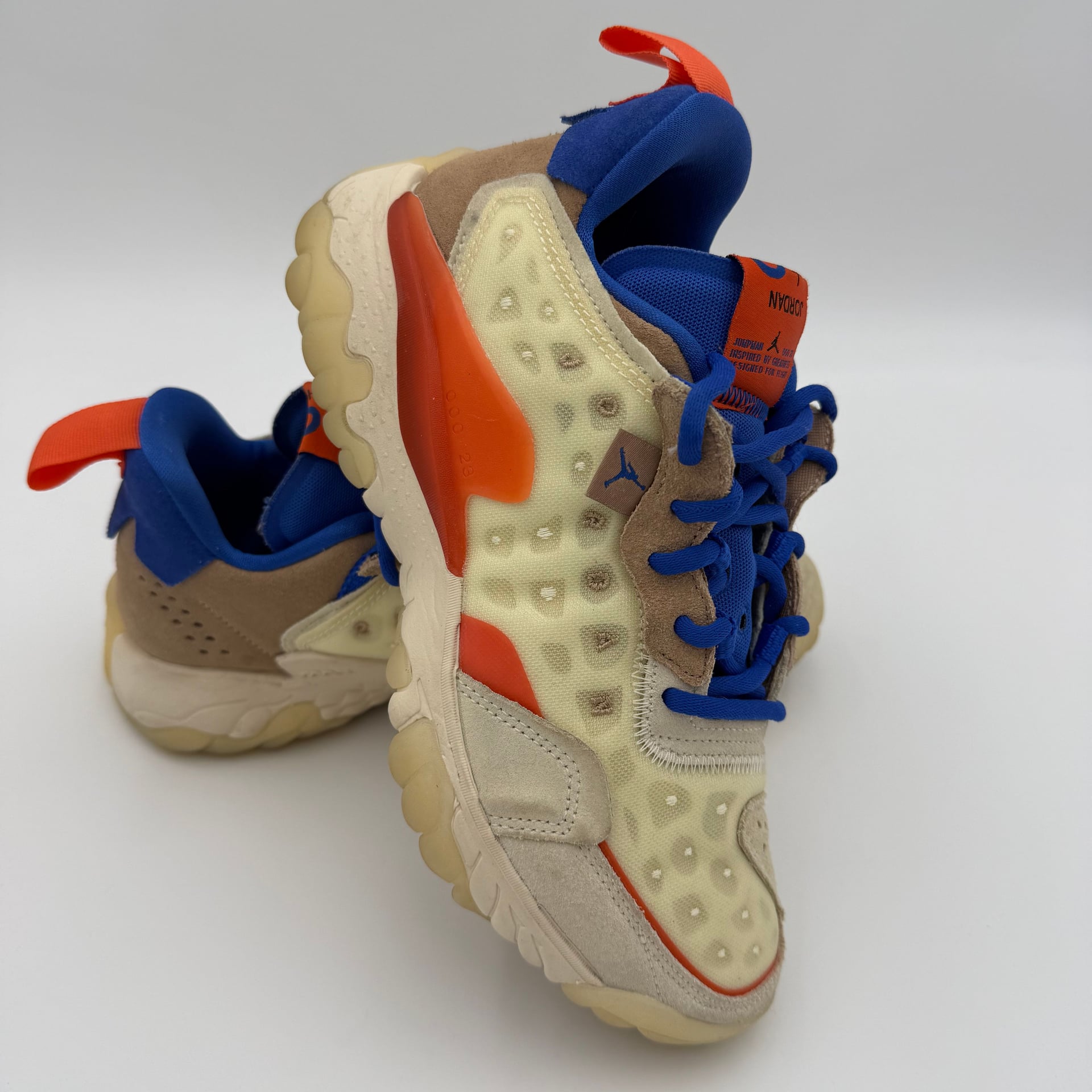 Air Jordan Wmns Jordan Delta 2 'Hyper Royal Orange' 1