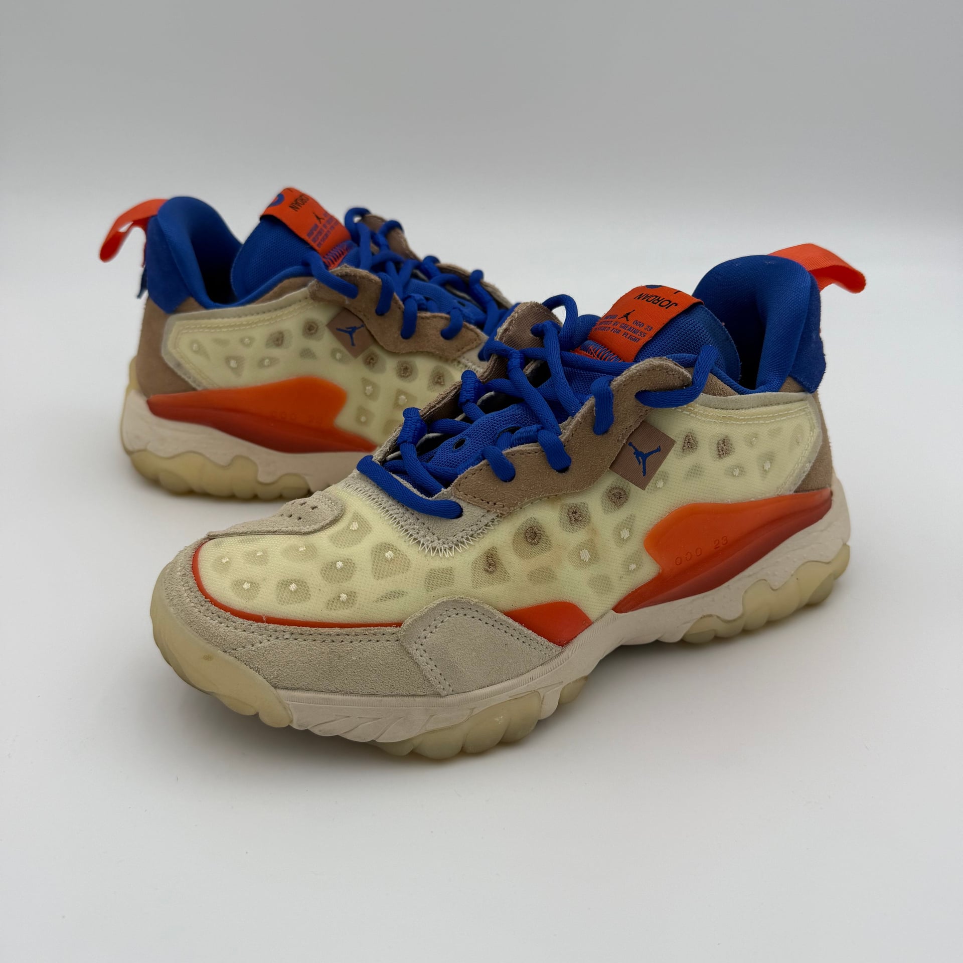 Air Jordan Wmns Jordan Delta 2 'Hyper Royal Orange' 3
