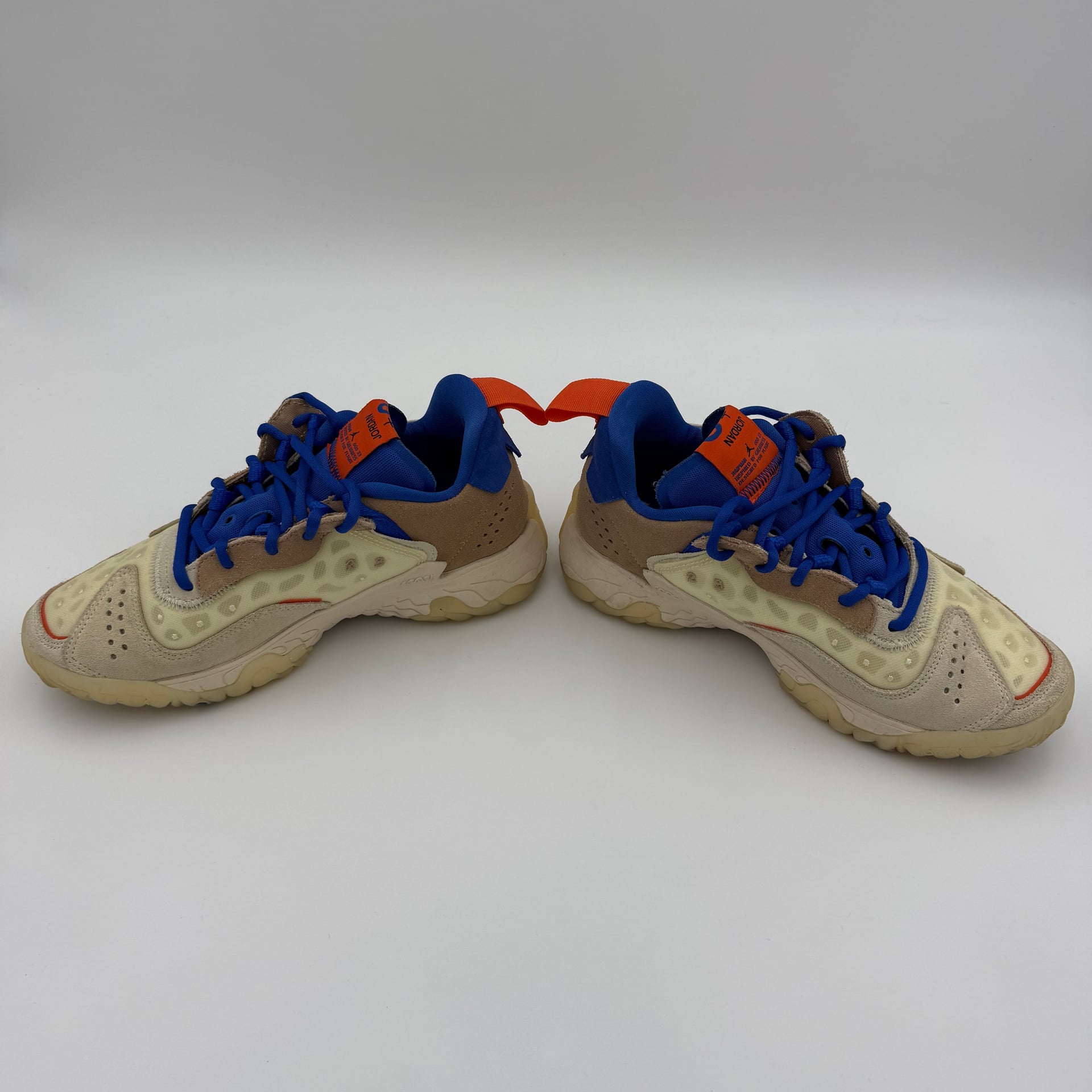Air Jordan Wmns Jordan Delta 2 'Hyper Royal Orange' 4