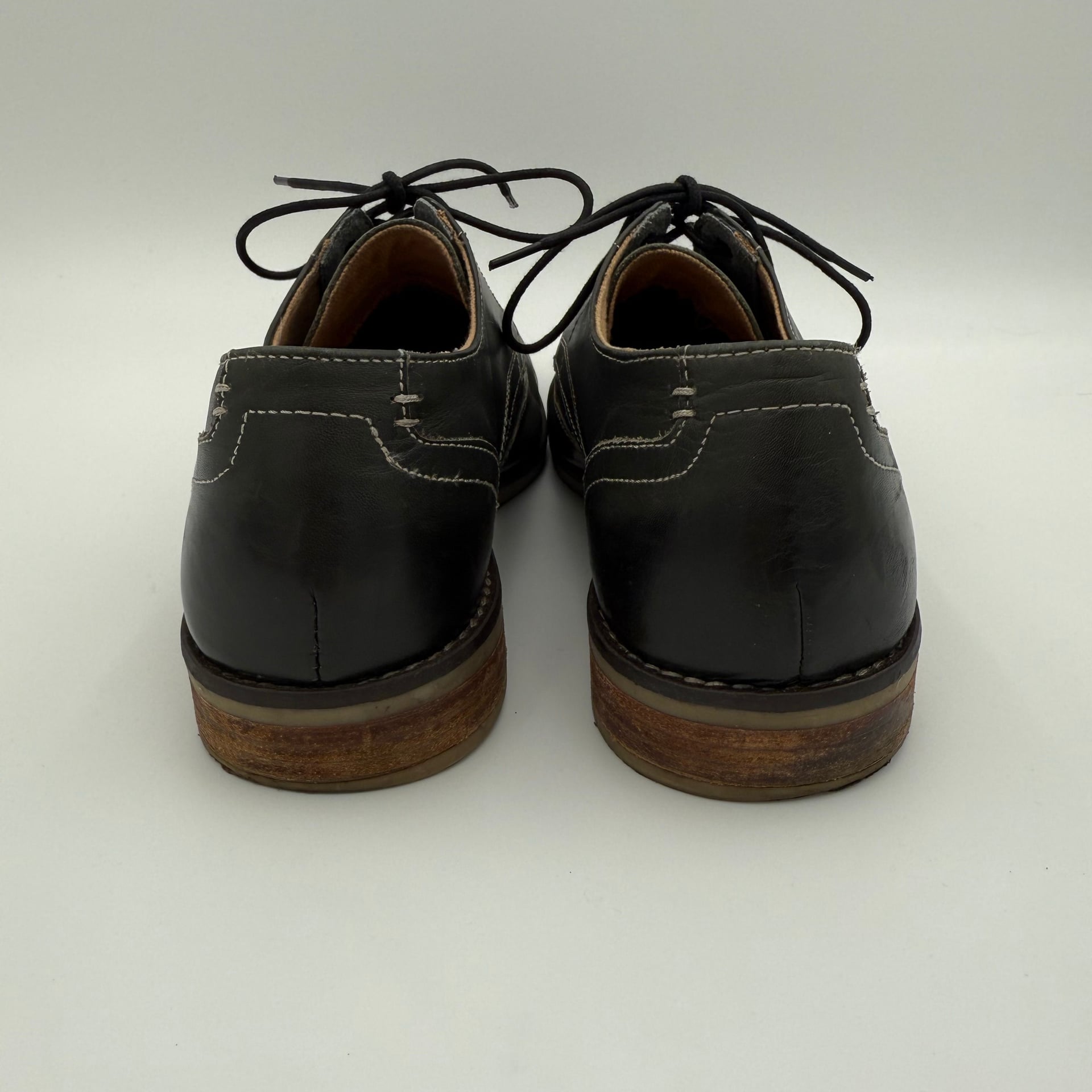 Nunn Bush Cam Moc Toe Oxford in Black Tumbled Leather 5