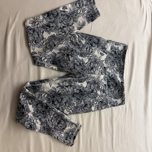 Balance Collection White Floral Contender Lux-25 Leggings