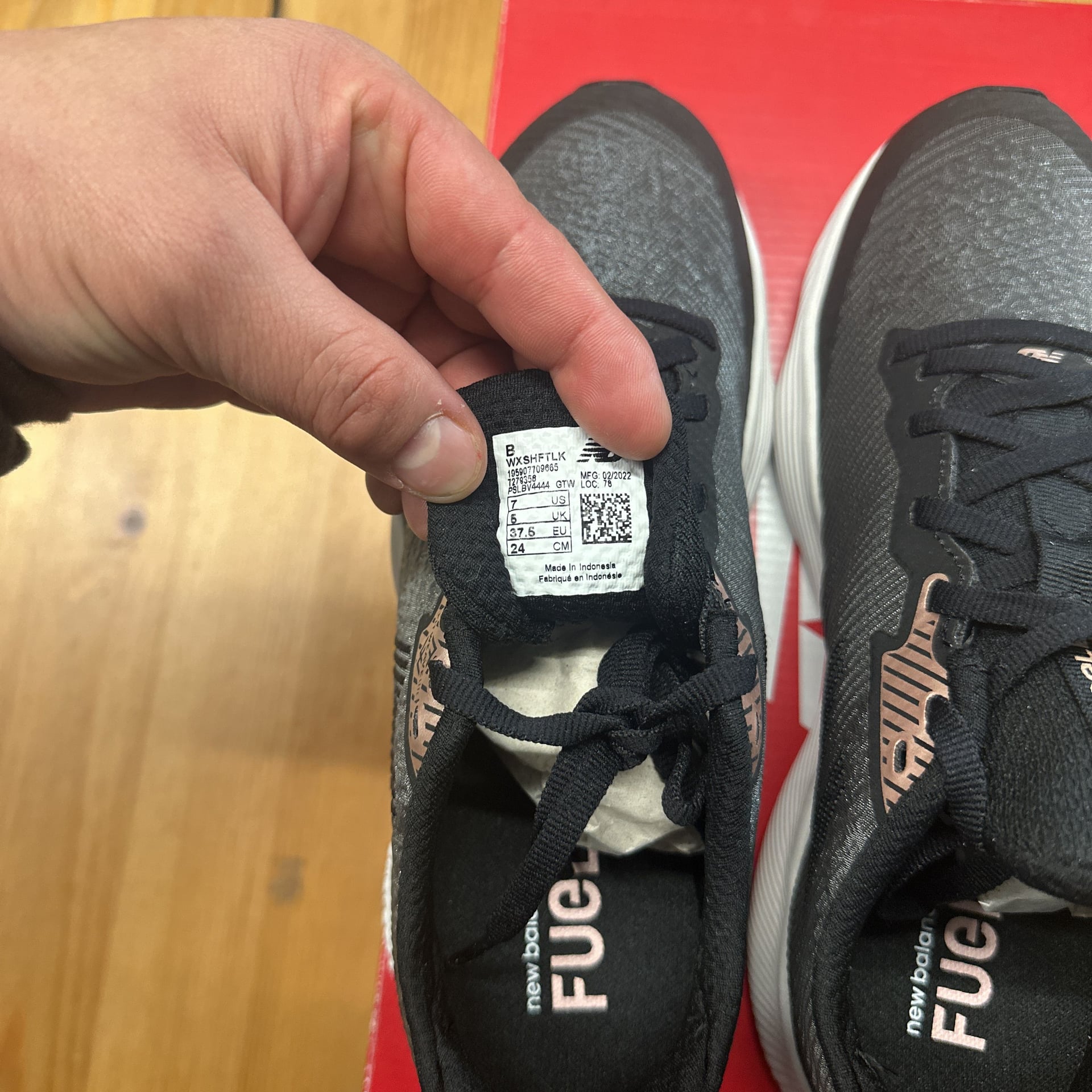 New Balance FuelCell Echolucent Black/Pink Athletic Shoes Running Training 8