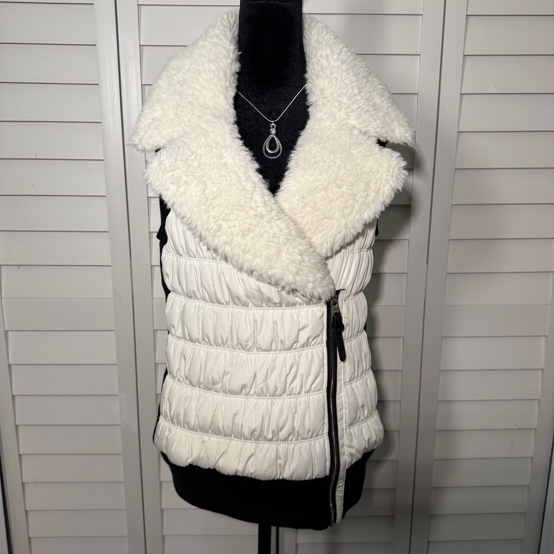Calvin Klein Performance Premium Down Puffer Vest Women’s Small 1
