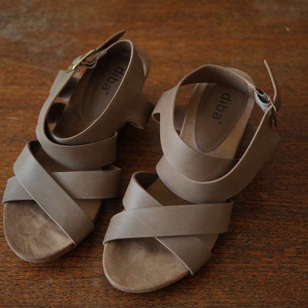 DIBA Weekend Women's Brown Strappy Wedge Sandals
