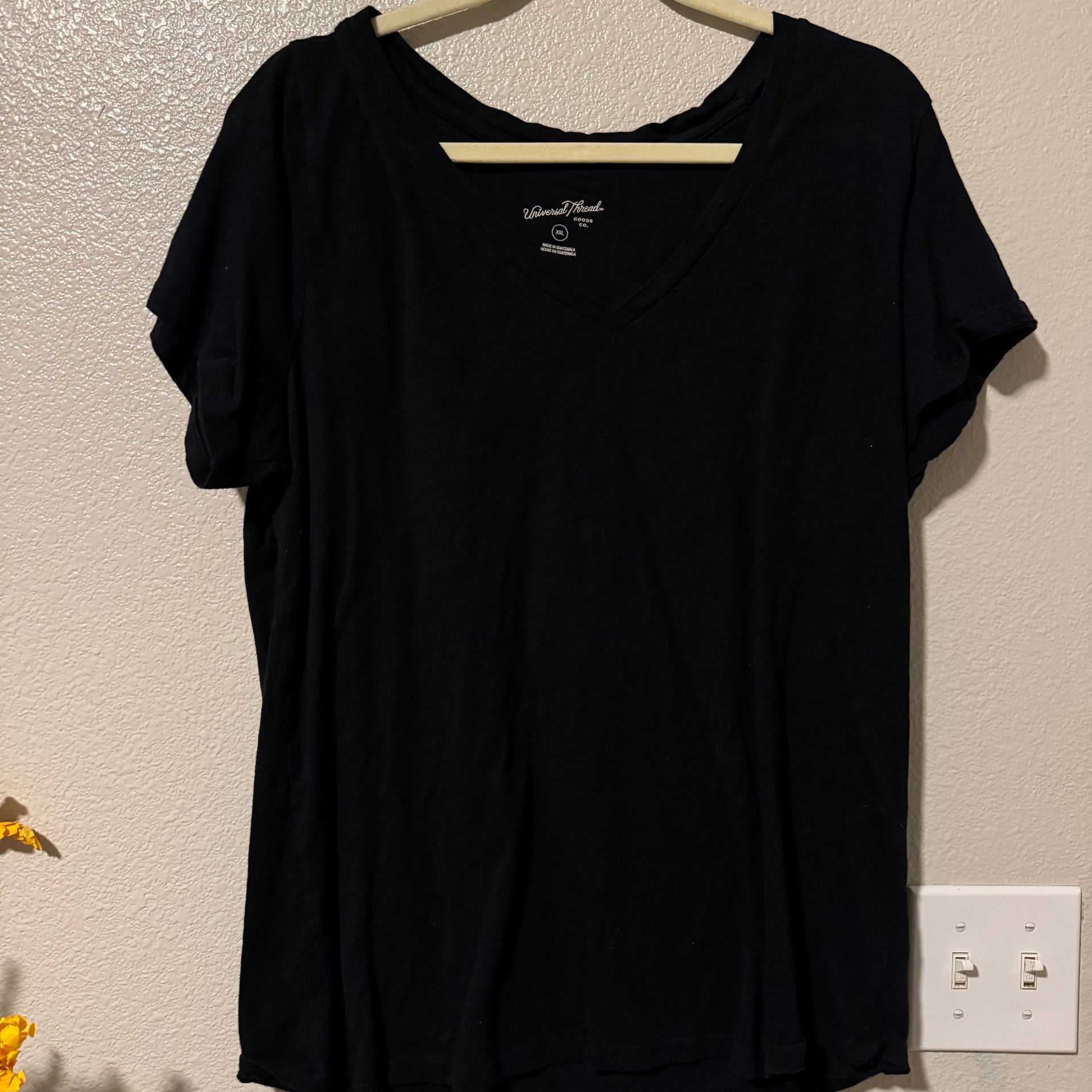 Universal Thread Women's Black V-Neck T-Shirt XXL 2