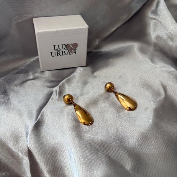 Chic Gold tone Teardrop Dangle Earrings